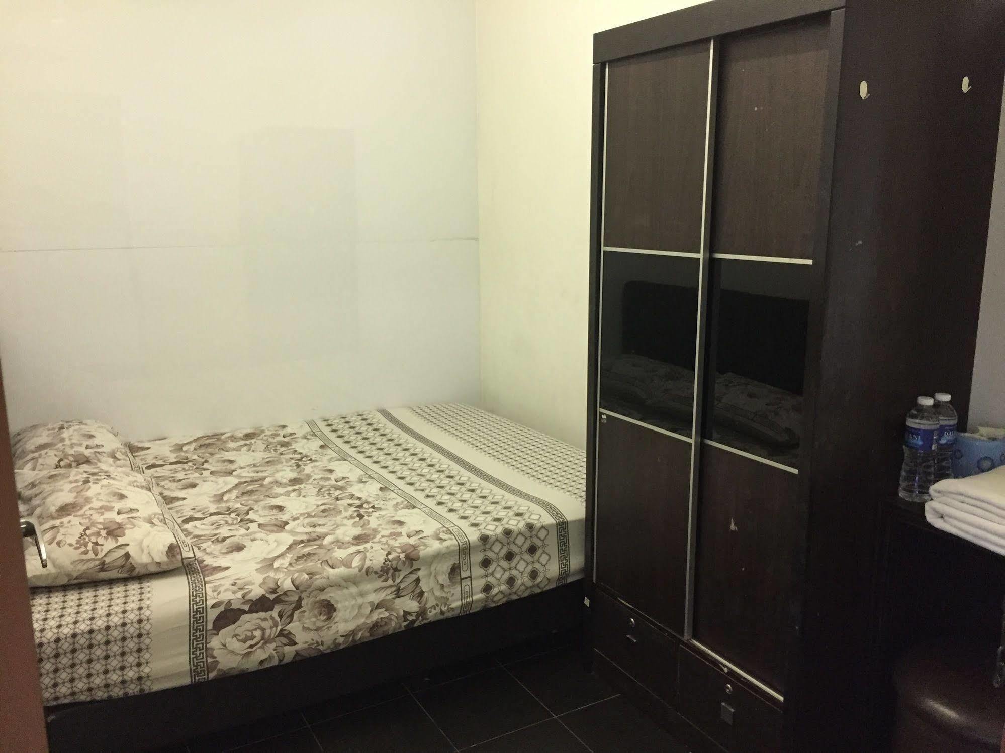 Kamar Budget Double dengan Kamar Mandi Bersama
